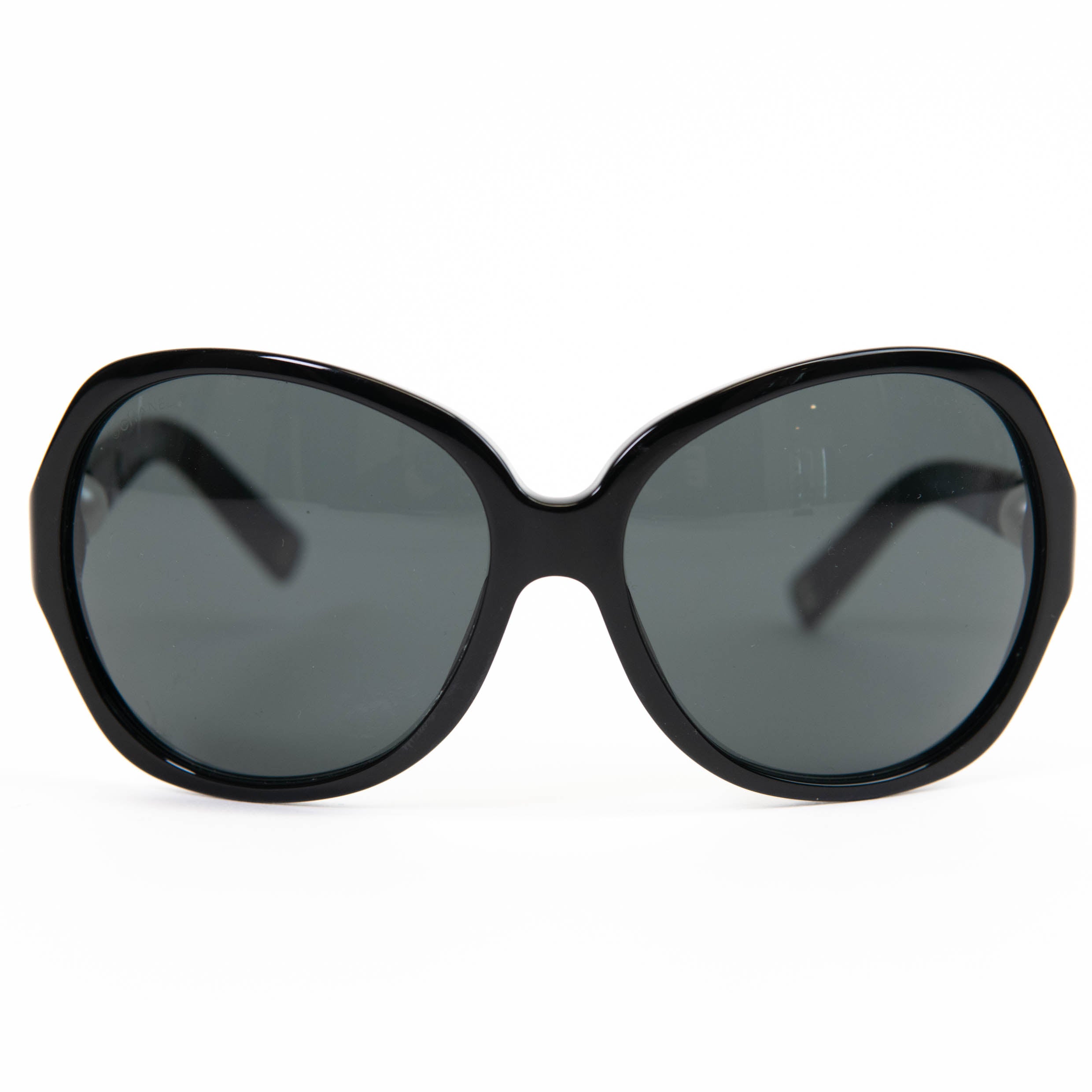 広夢 CHANEL ブラック Chanel Black and Pearl Sunglasses 5141-H – On Que Style