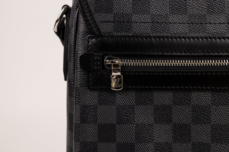 Louis Vuitton Black Gray Graphite Daniel Messenger GM