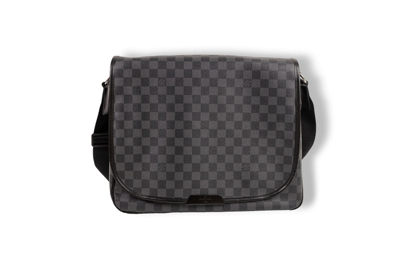 Louis Vuitton Black Gray Graphite Daniel Messenger GM