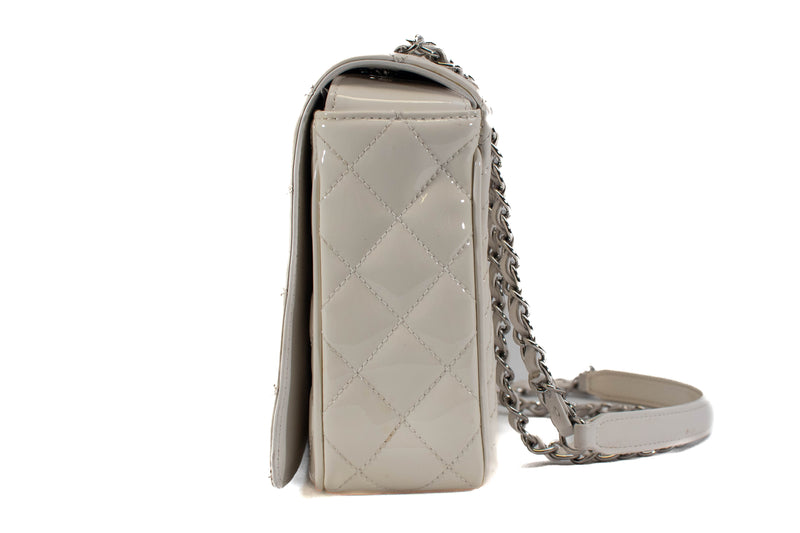 Chanel White Chevron x Matelasse Patent Lambskin Leather Chain Shoulder Bag
