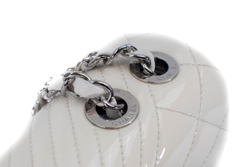 Chanel White Chevron x Matelasse Patent Lambskin Leather Chain Shoulder Bag