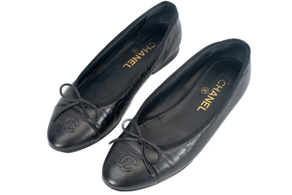 Chanel Black Leather Cap-Toe CC Bow Ballet Flats CC Size 36.5 – On Que Style