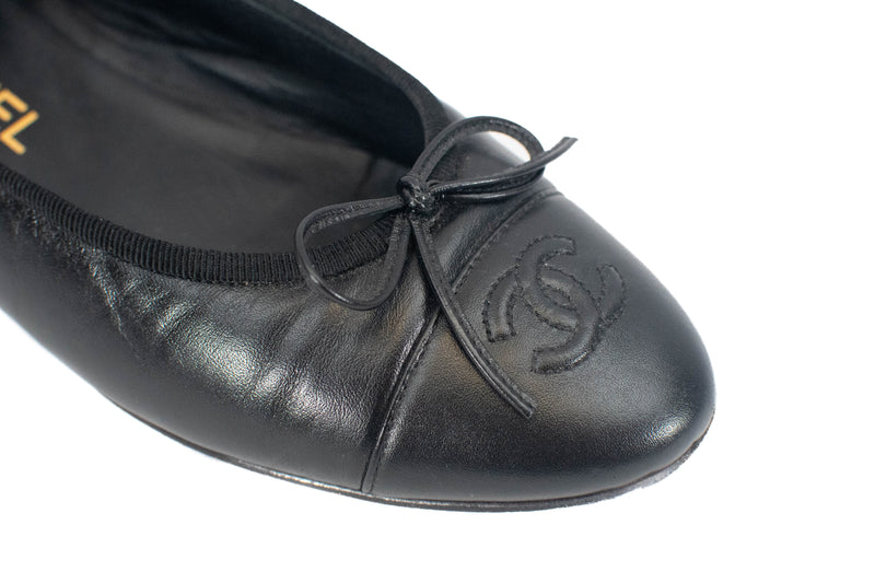 Chanel  Black Leather Cap-Toe CC Bow Ballet Flats CC Size 36.5
