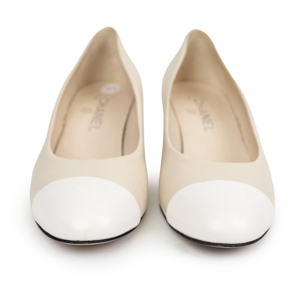 Chanel Beige and White CC Cap Toe Chain Detail Heels 39