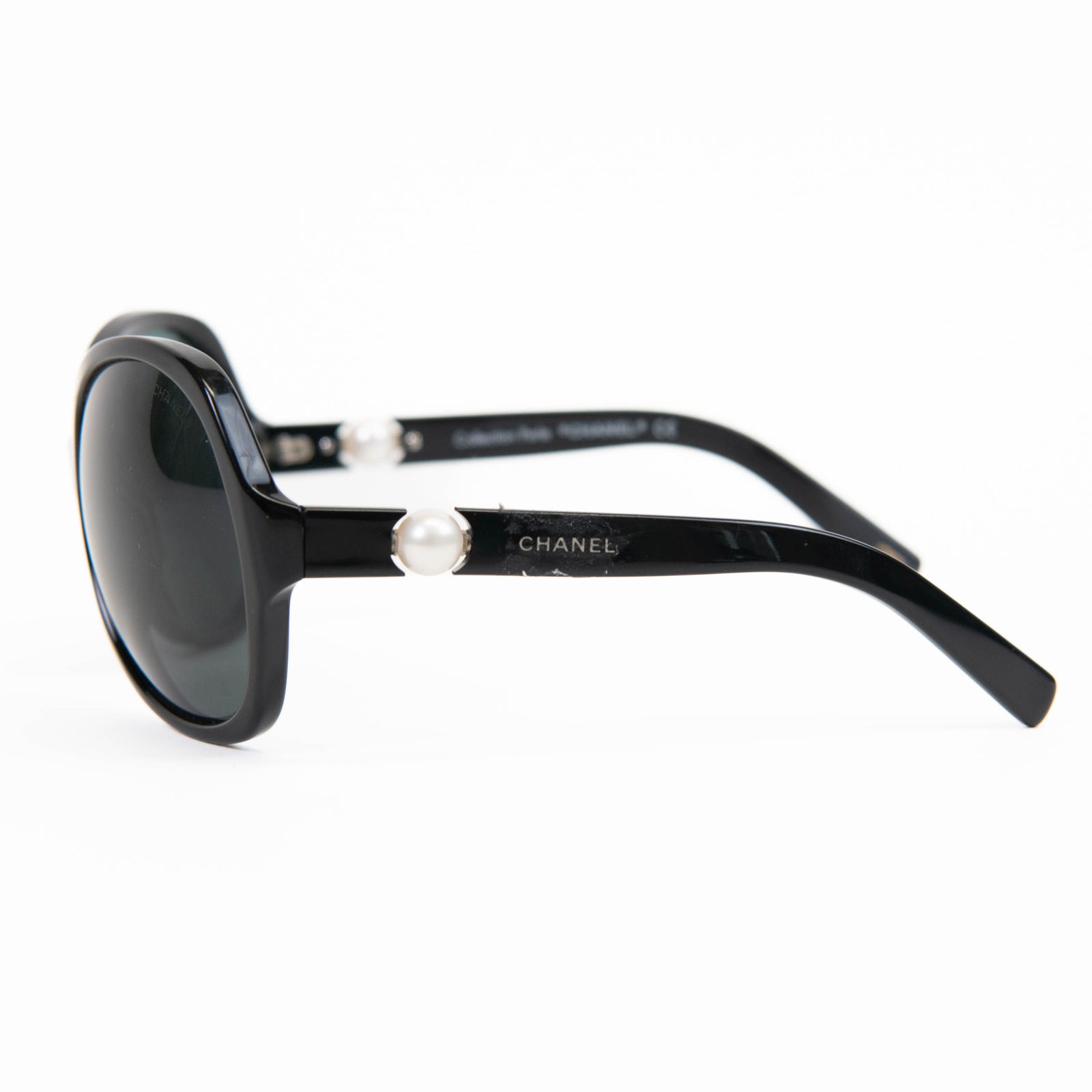 Chanel black sunglasses with pearls hotsell