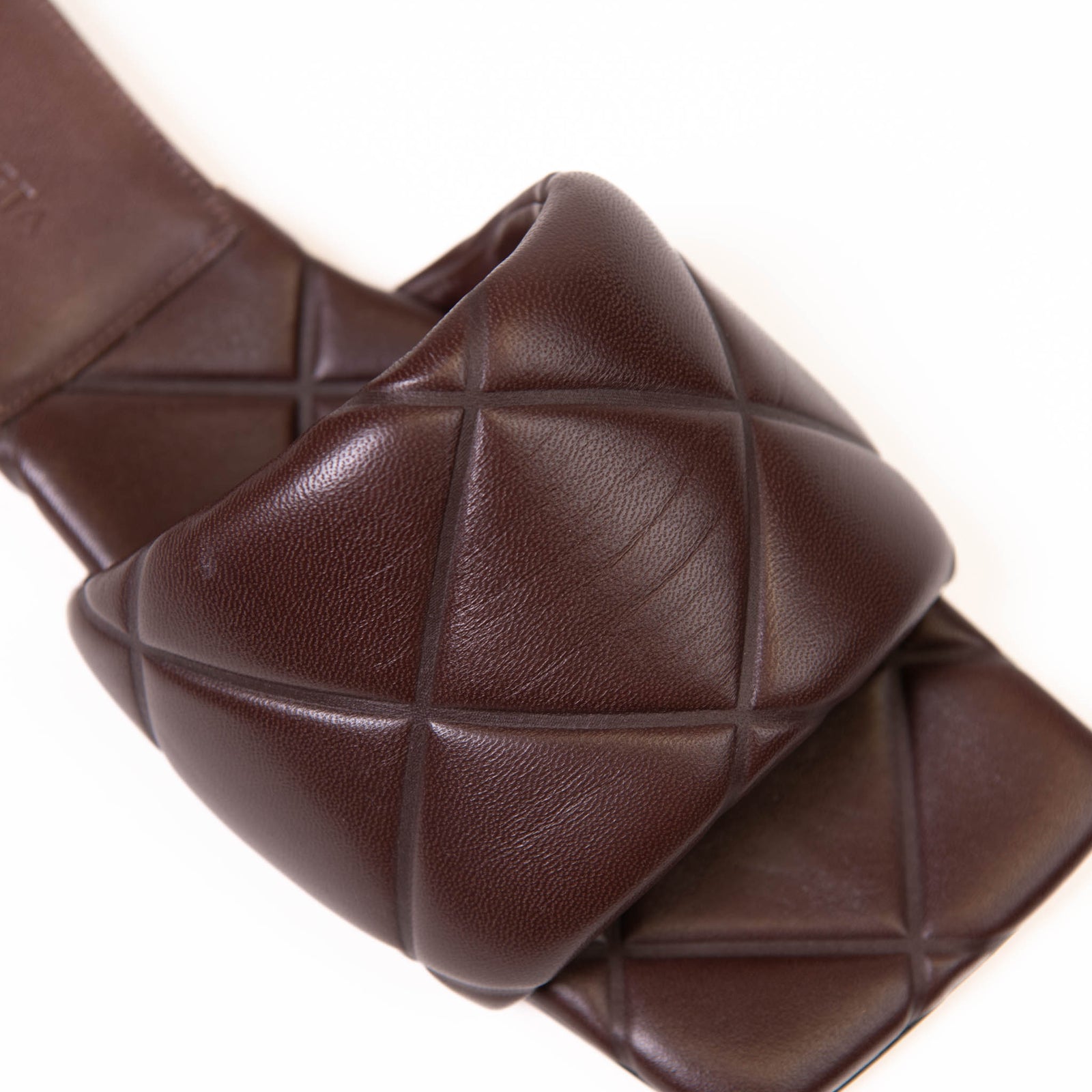 【現行品】BOTTEGAVENETA ボッテガヴェネタ LIDO リド ヒール Bottega Veneta Lido Sandals in Black | FWRD