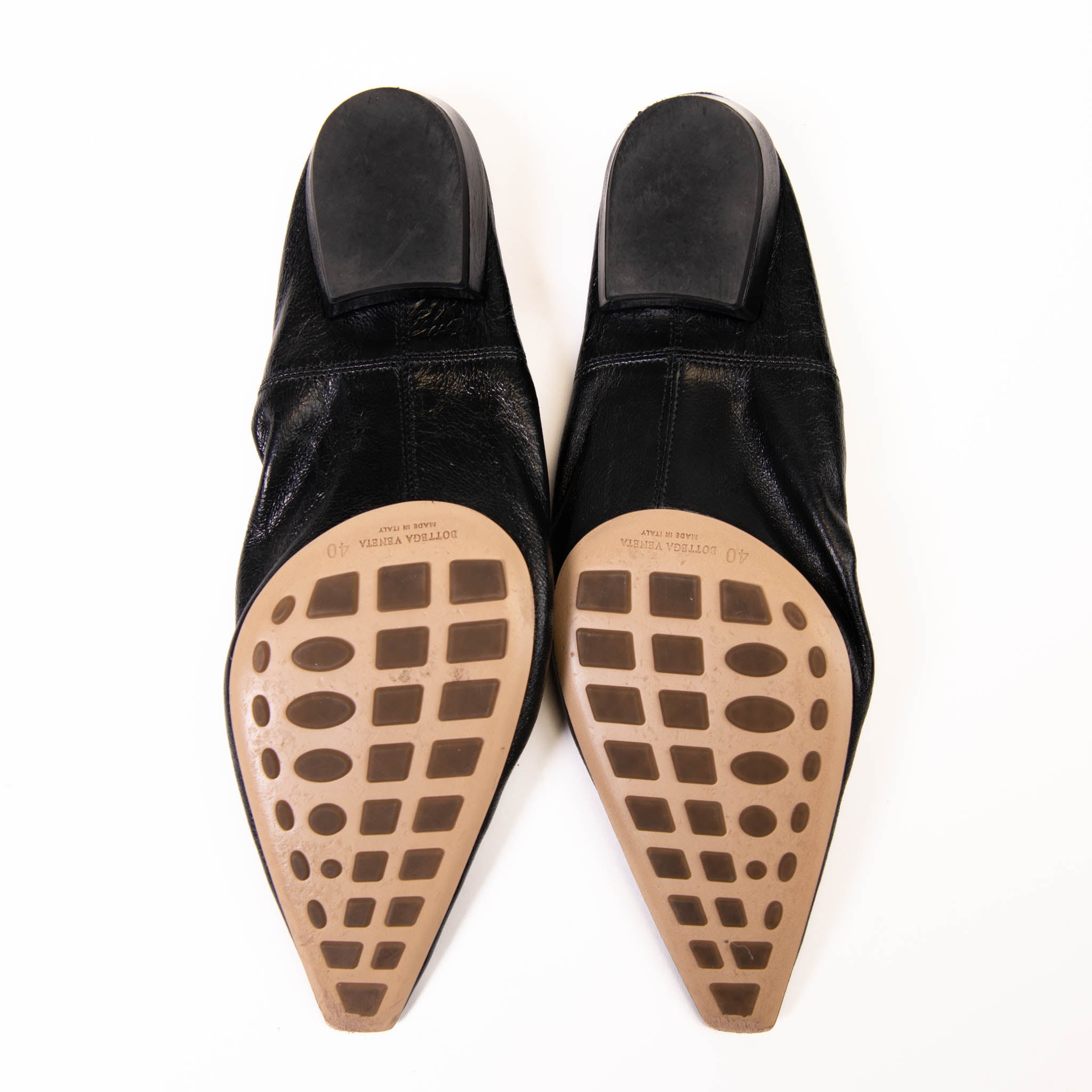 Bottega Veneta Black Leather Ballet Flats Size 40 – On Que Style