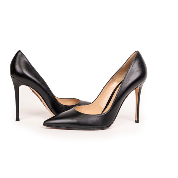 Gianvito Rossi Black Leather Closed Toe Heels Size 40