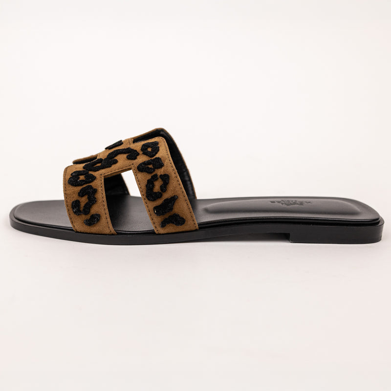 Hermes Black Tan Cheetah Print Leather Oran Flap Sandals 40.5