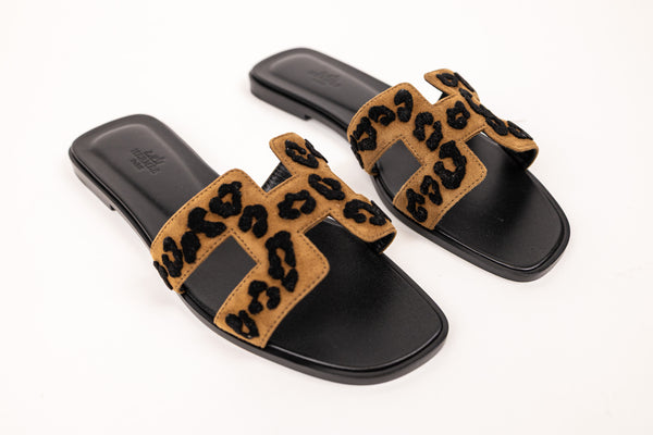 Hermes Black Tan Cheetah Print Leather Oran Flap Sandals 40.5