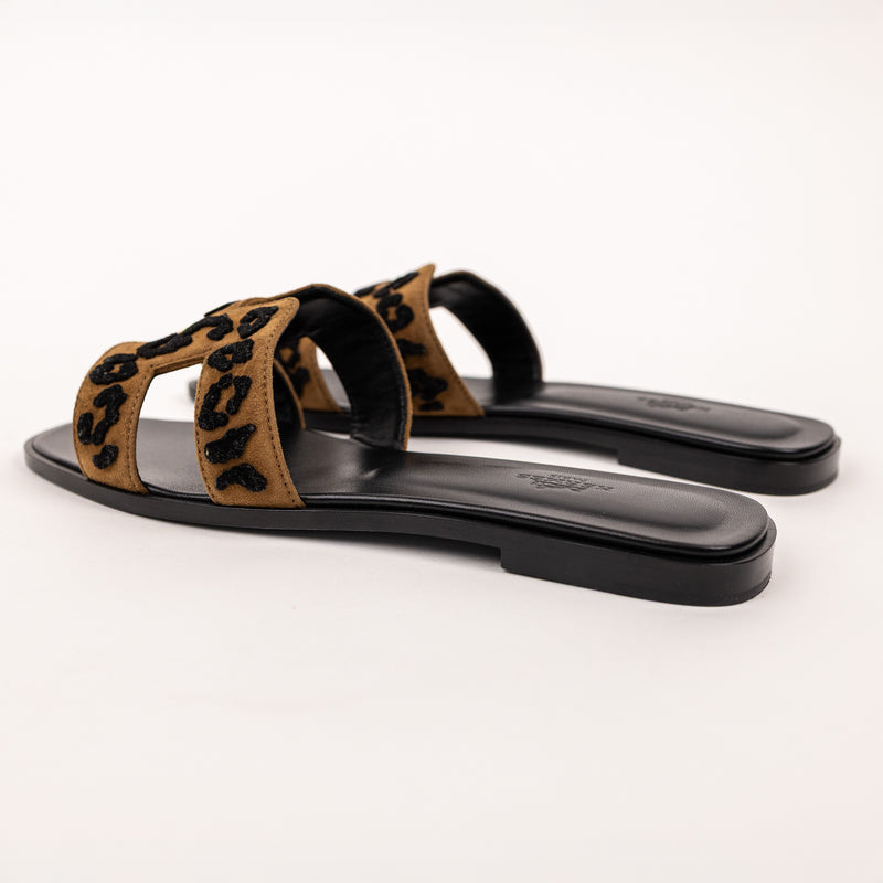 Hermes Black Tan Cheetah Print Leather Oran Flap Sandals 40.5