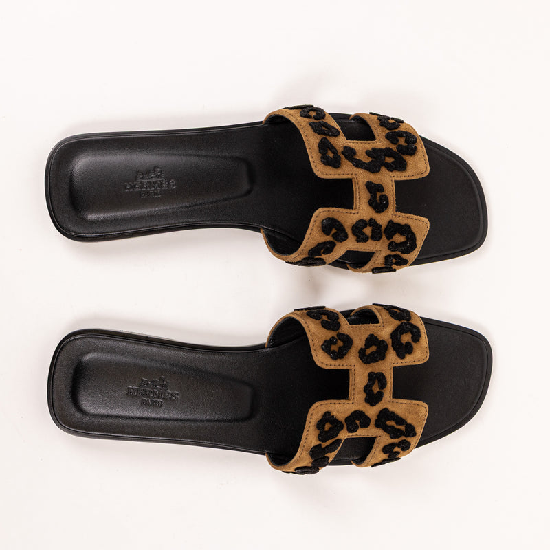 Hermes Black Tan Cheetah Print Leather Oran Flap Sandals 40.5