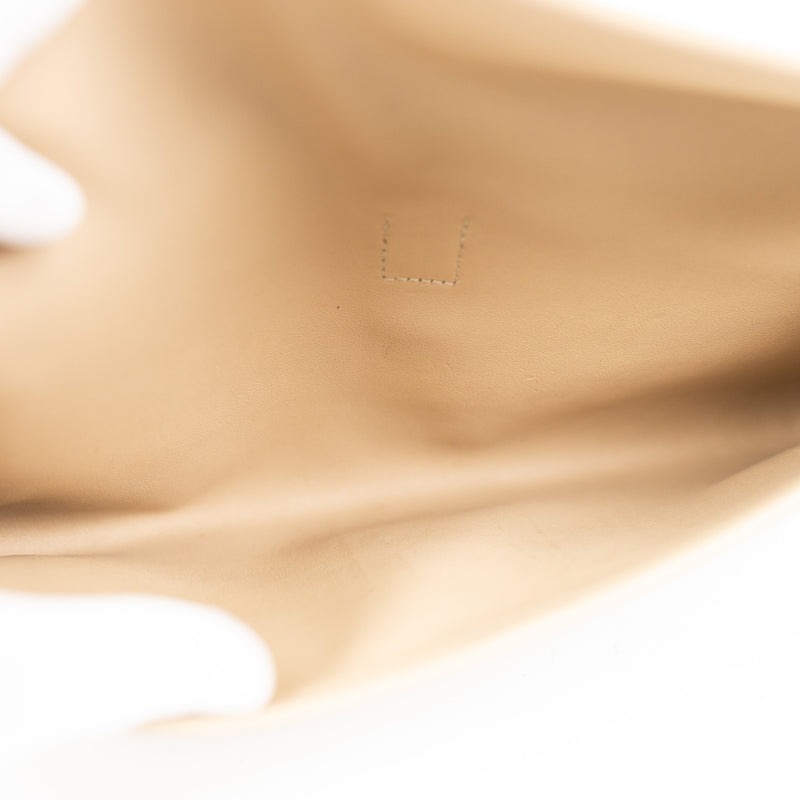 Hermès Jige Clutch Bag in Beige Leather