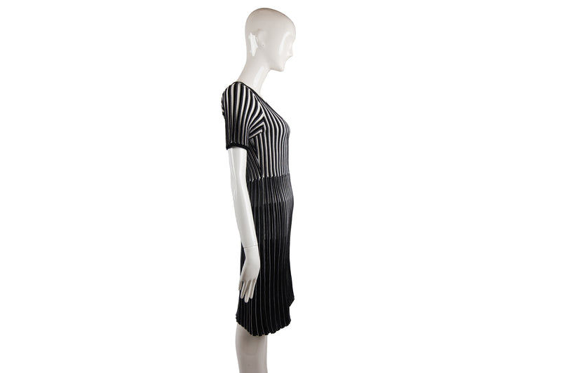 Pre-Owned Hugo Boss Black White Striped Flared Knit Dress Size S/M – On Que  Style