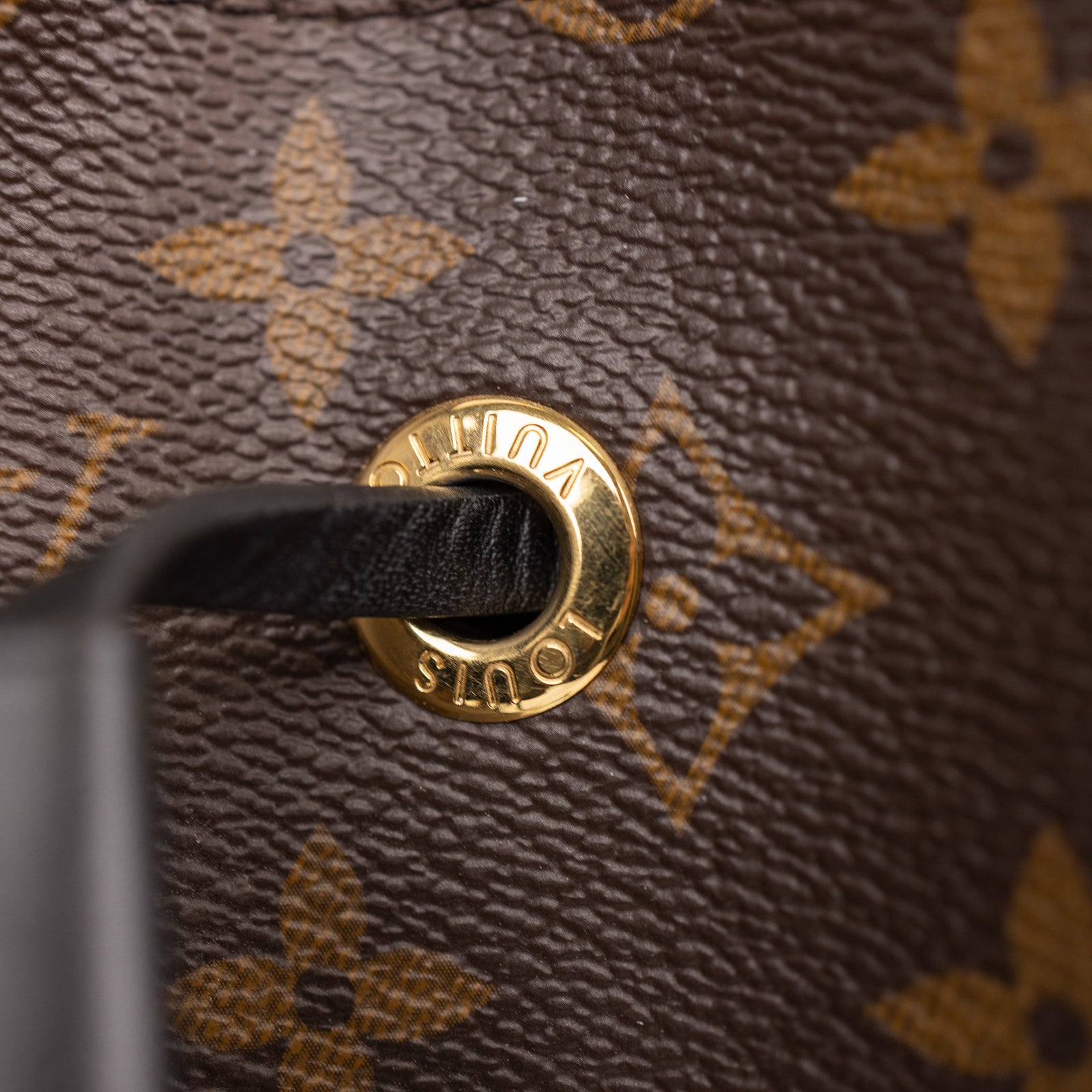 Louis Vuitton Brown Monogram Neo Noe Bucket Bag MM – On Que Style