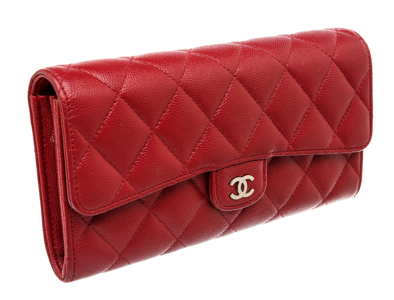 Leather wallet Chanel Red in Leather - 23984443