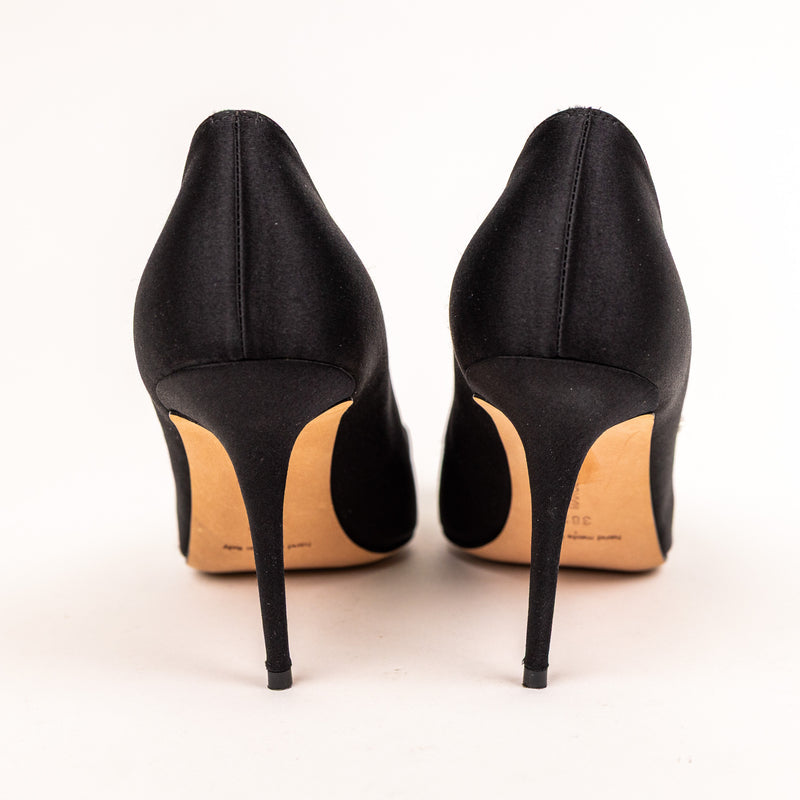 Manolo Blahnik Black Satin Nadira Pumps Size 38.5