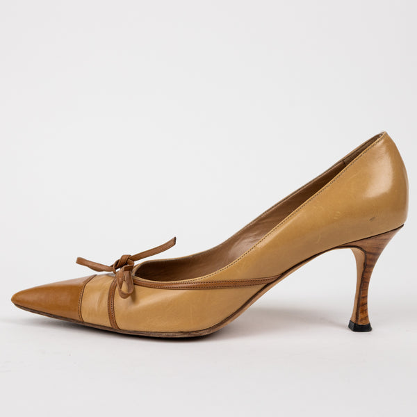 Manolo Blahnik Tan Leather Pointed Heels with Bow