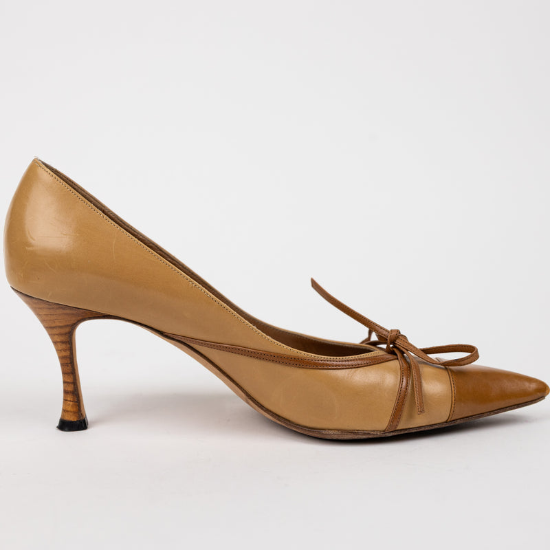 Manolo Blahnik Tan Leather Pointed Heels with Bow