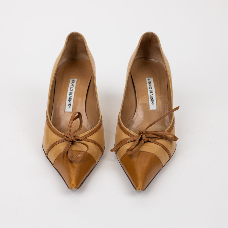 Manolo Blahnik Tan Leather Pointed Heels with Bow