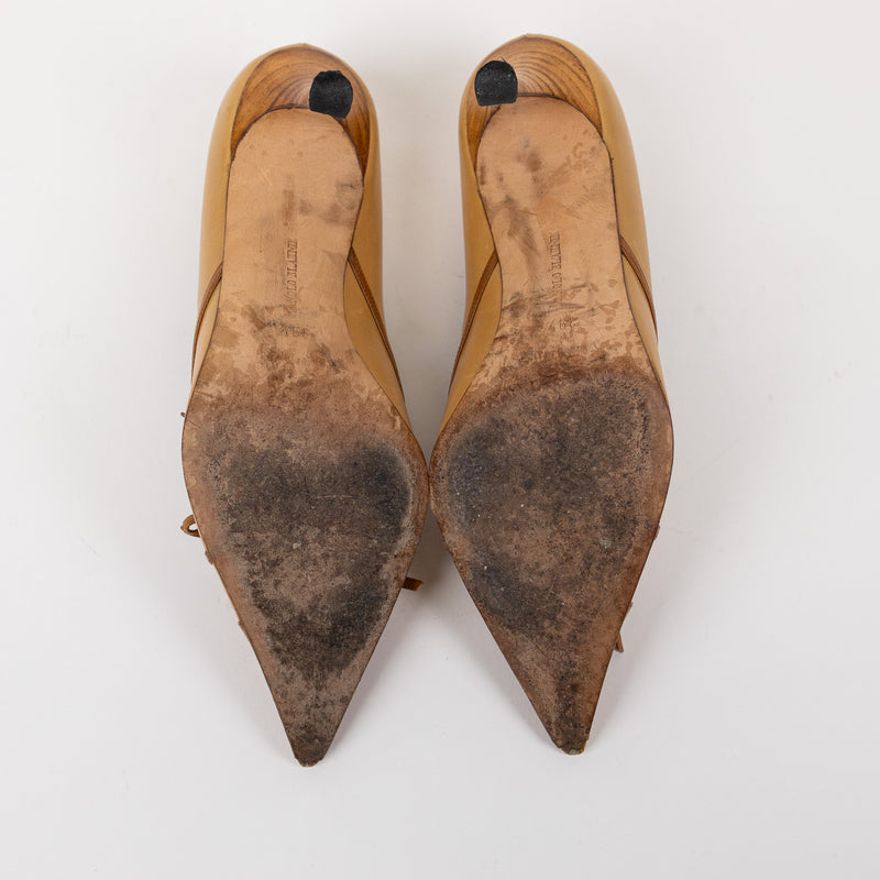 Manolo Blahnik Tan Leather Pointed Heels with Bow