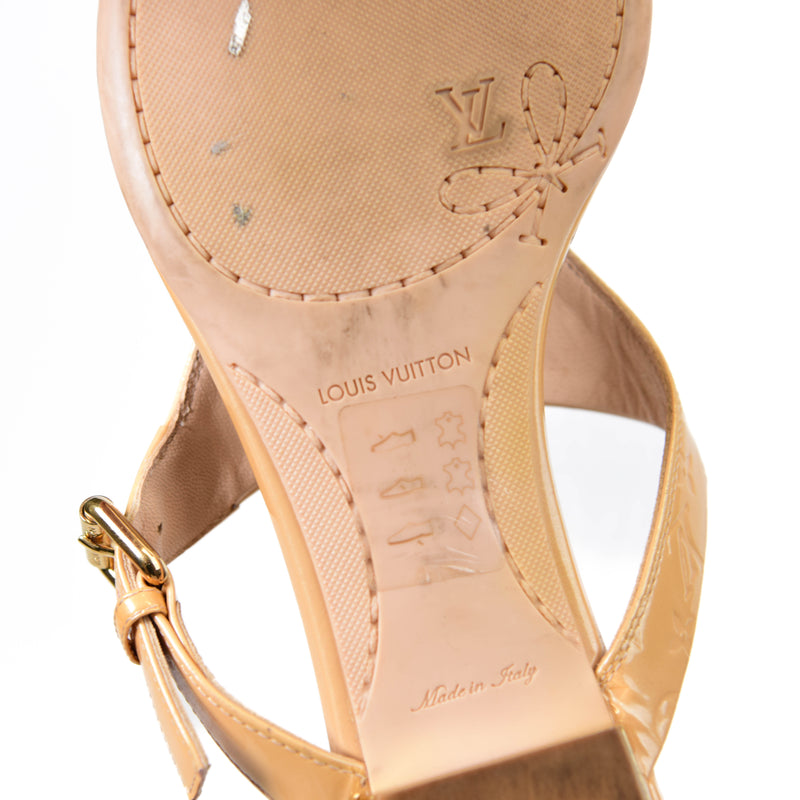 Louis Vuitton Beige & Gold Monogram Vernis Leather Flat Thong Sandals Size 39
