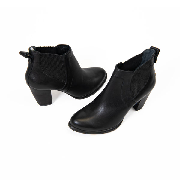 UGG® Women's Cobie Leather Block Heel Booties Size 9