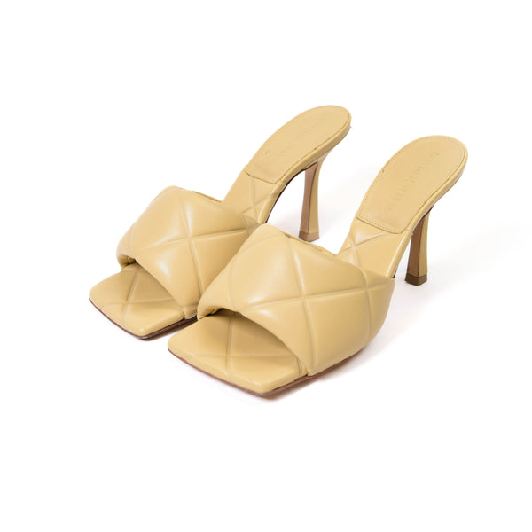 Bottega Veneta Beige Quilted Leather Lido Slide Sandals Size 6